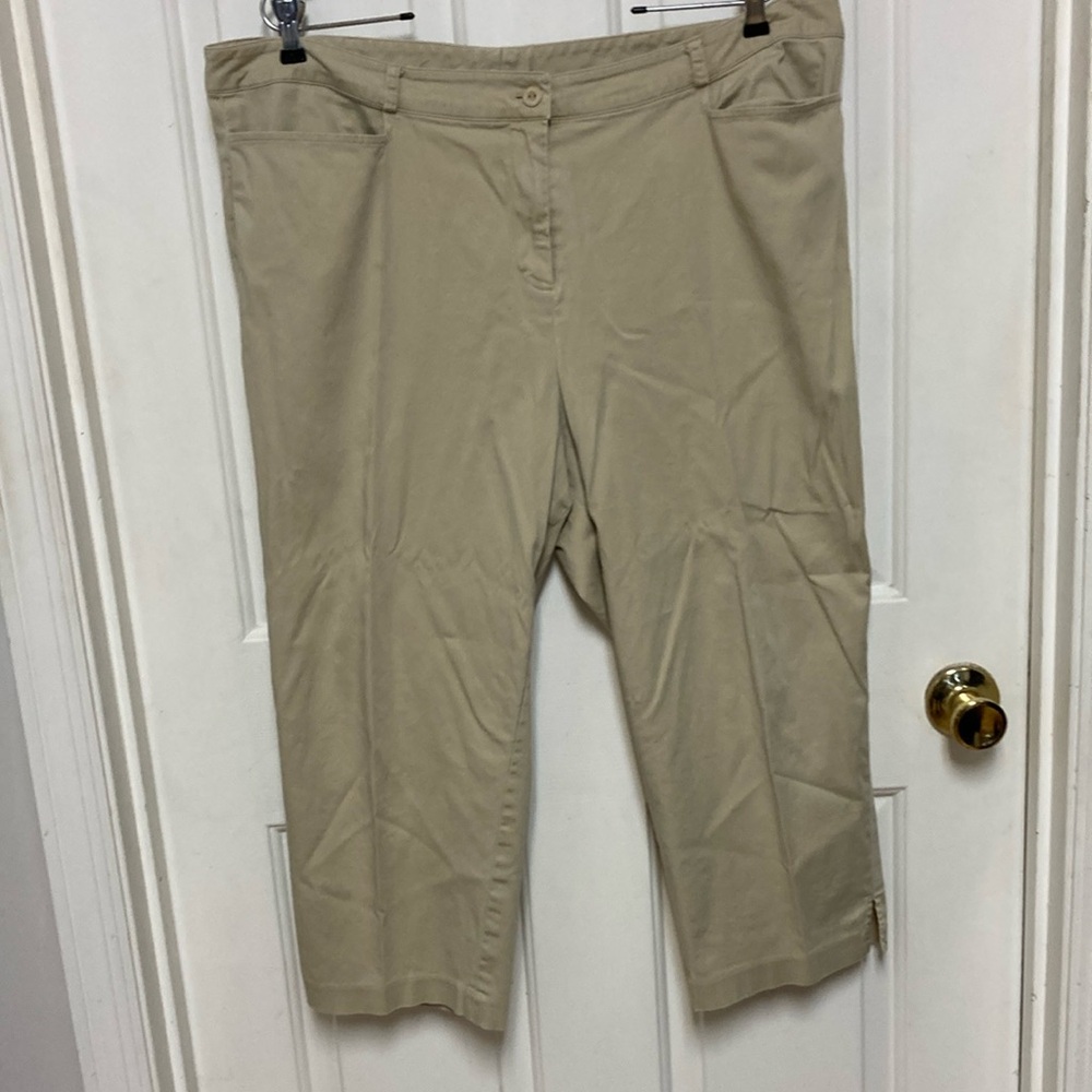 Khaki capris size 18